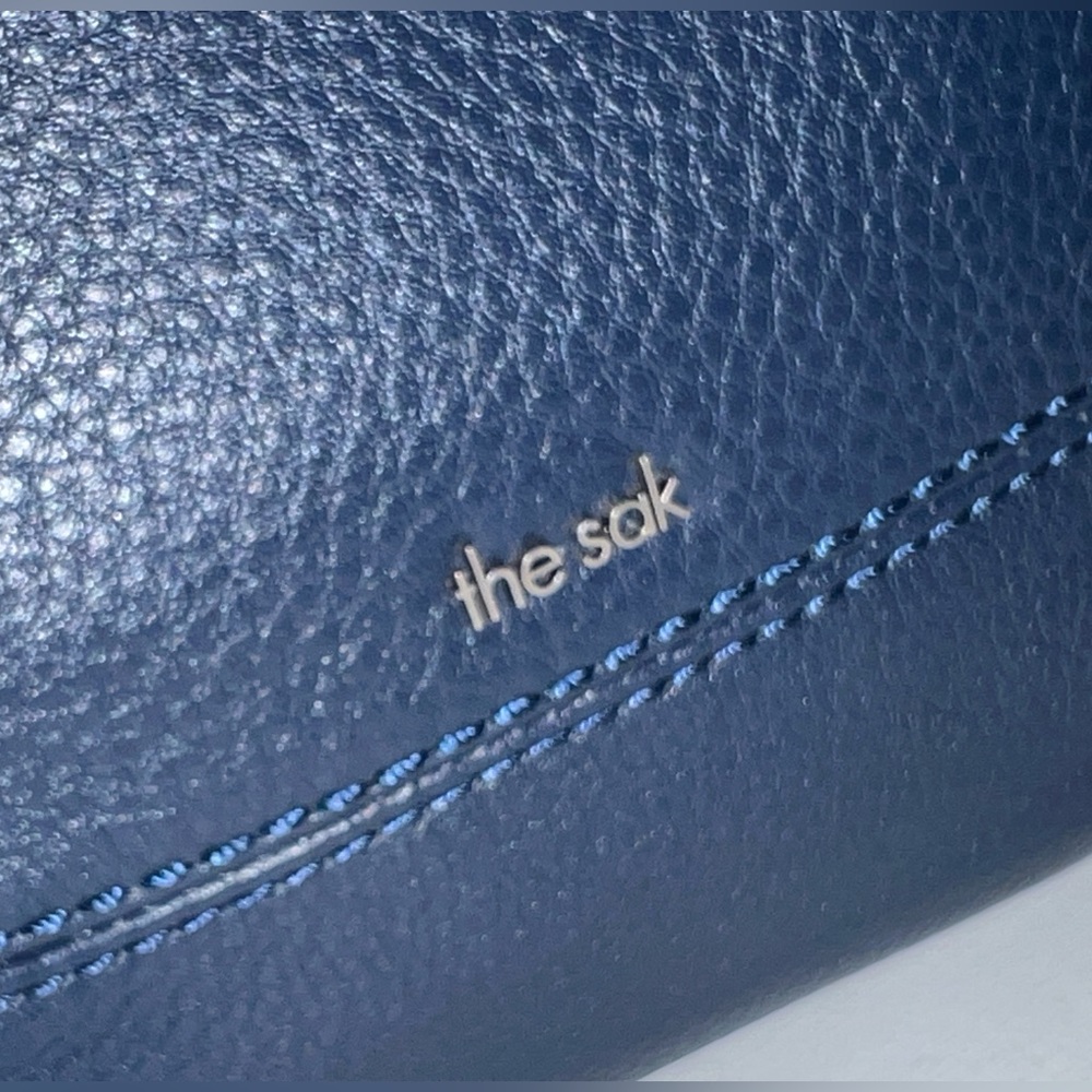 The Sak Sequoia Hobo Shoulder Bag Blue Leather with
Charms NEW - Picture 4 of 16